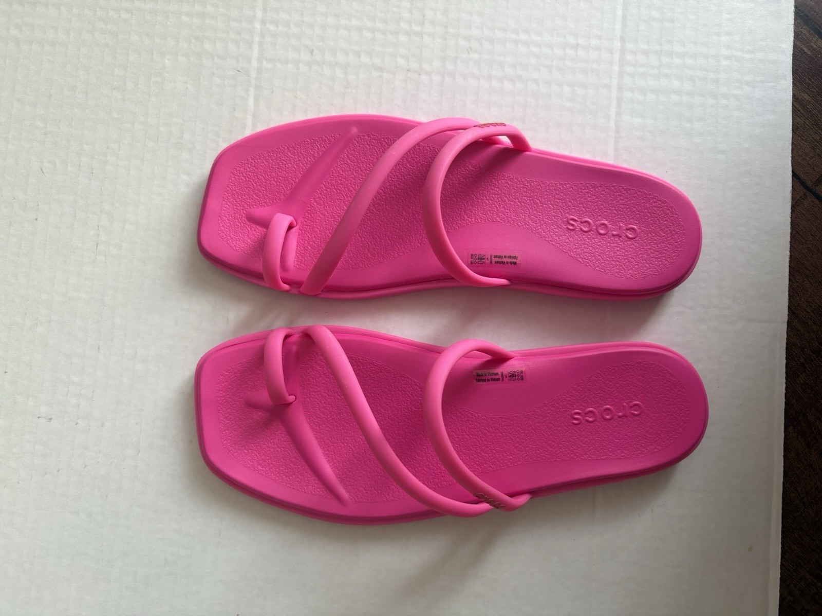 Croslite foam sandals, Crocs Miami Toe Loop Sandal, Dragon Fruit Women’s Sz 7