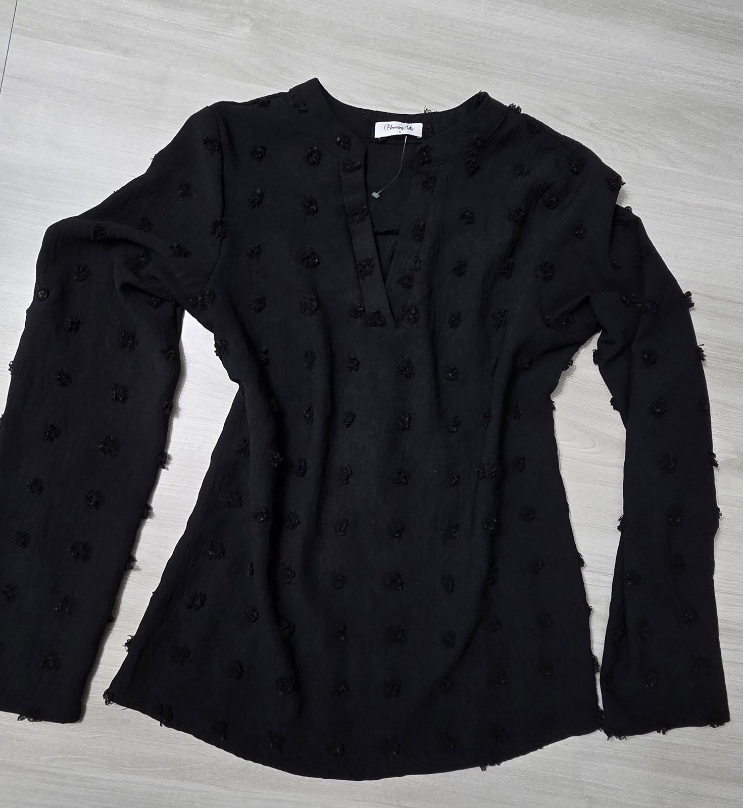 Blooming Jelly Women’s Black Solid V-Neck Long Sleeve Textured Chiffon Blouse