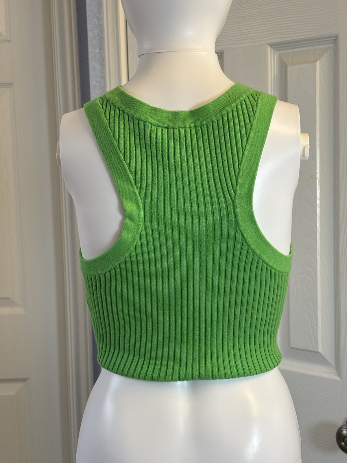 H&M Divided Green Ribbed Crop Tank Top Women’s Sz Medium Sleeveless Stretch Knit