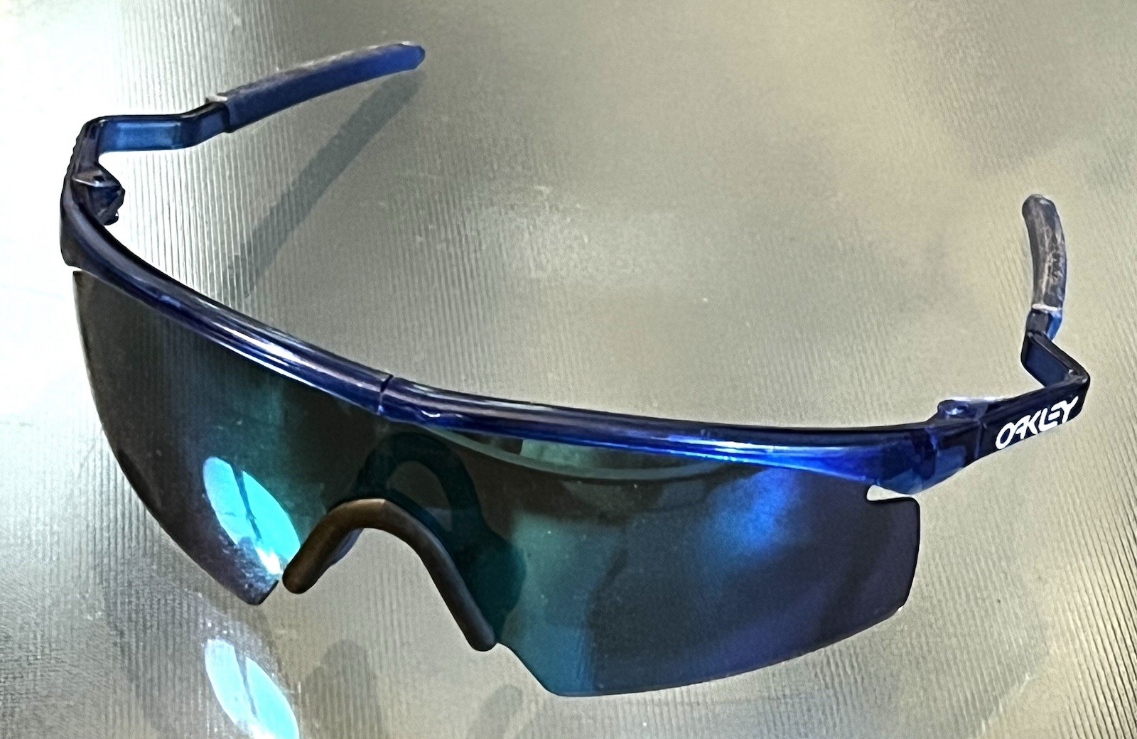 Oakley Sunglasses Vintage 1989 – 90’s Authentic Scratches/Break – Blue / READ