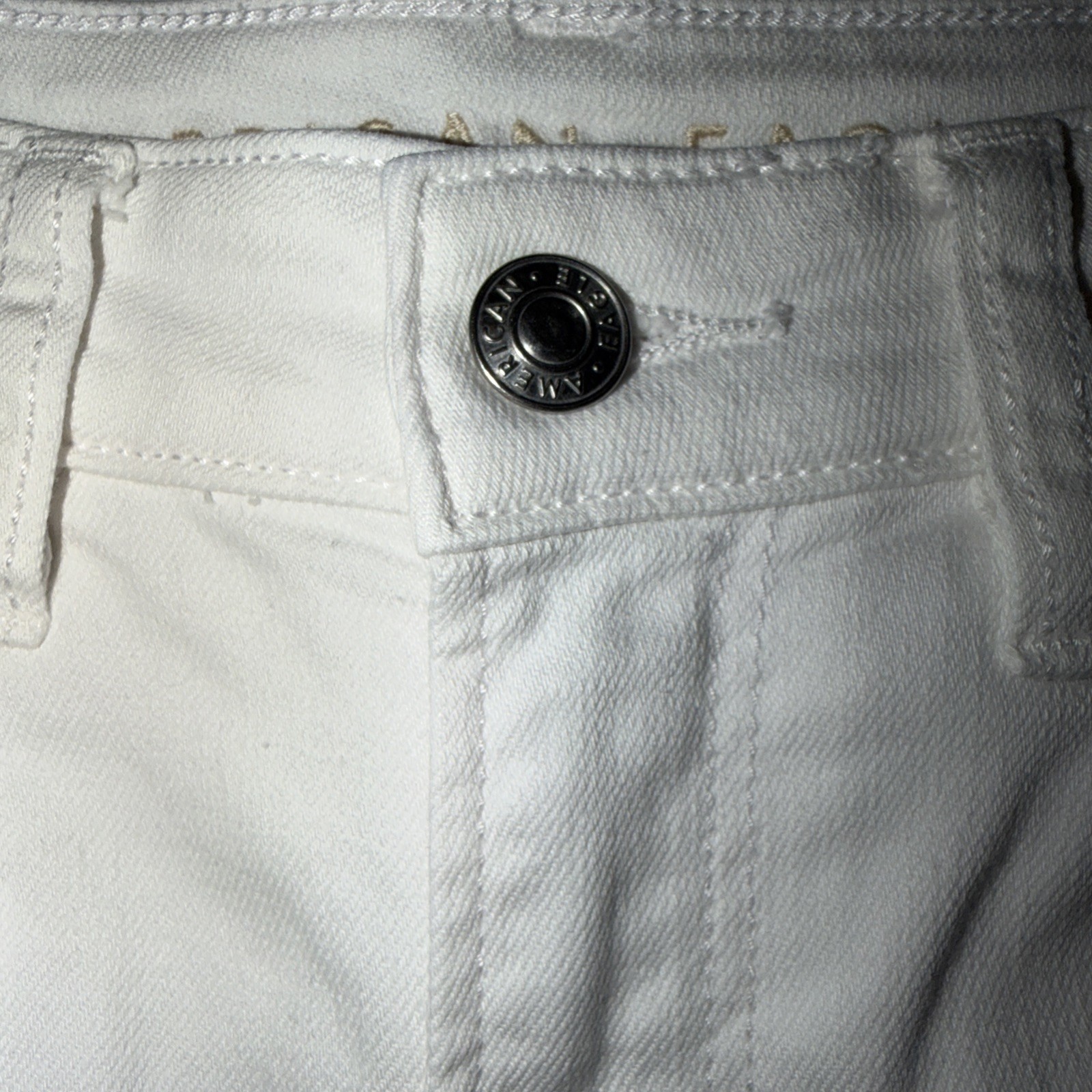 American Eagle Stretch Women’s Mom Jean Size 00R White Denim