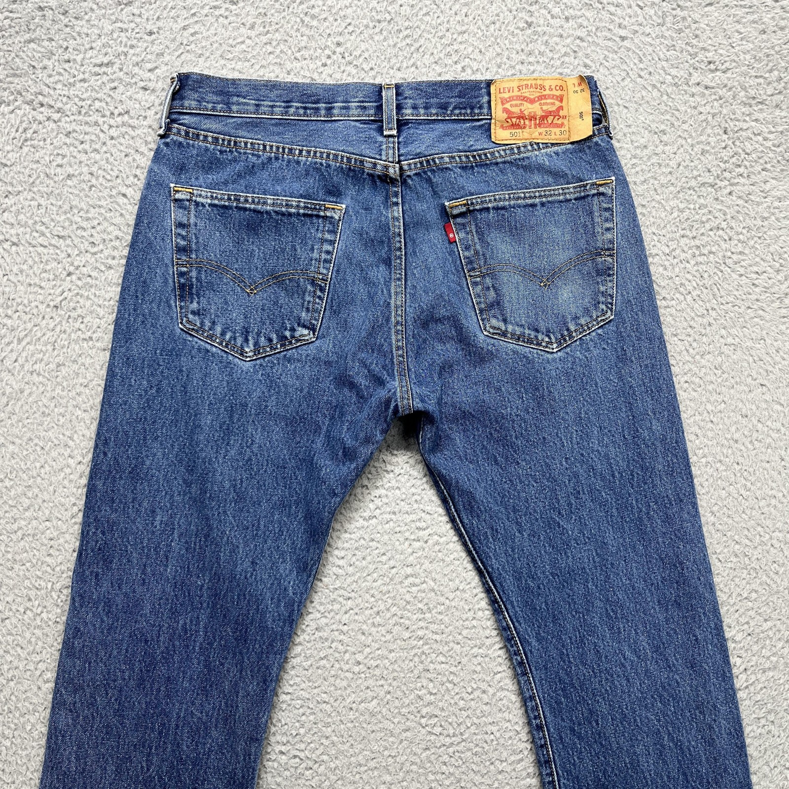 Levis 501 Jeans Mens 32×30 Blue Medium Wash Straight Leg Button Fly Denim