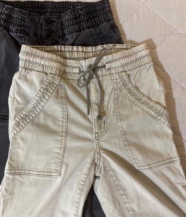 Bundle of 2 pairs – American Eagle joggers, size 2/4