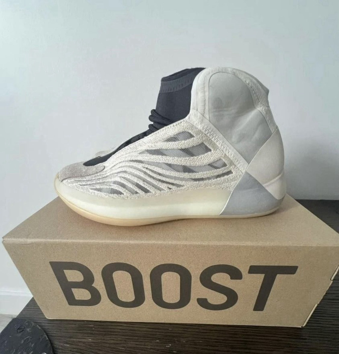 Yeezy Adidas Basketball Shoe Size 9 HQ2085