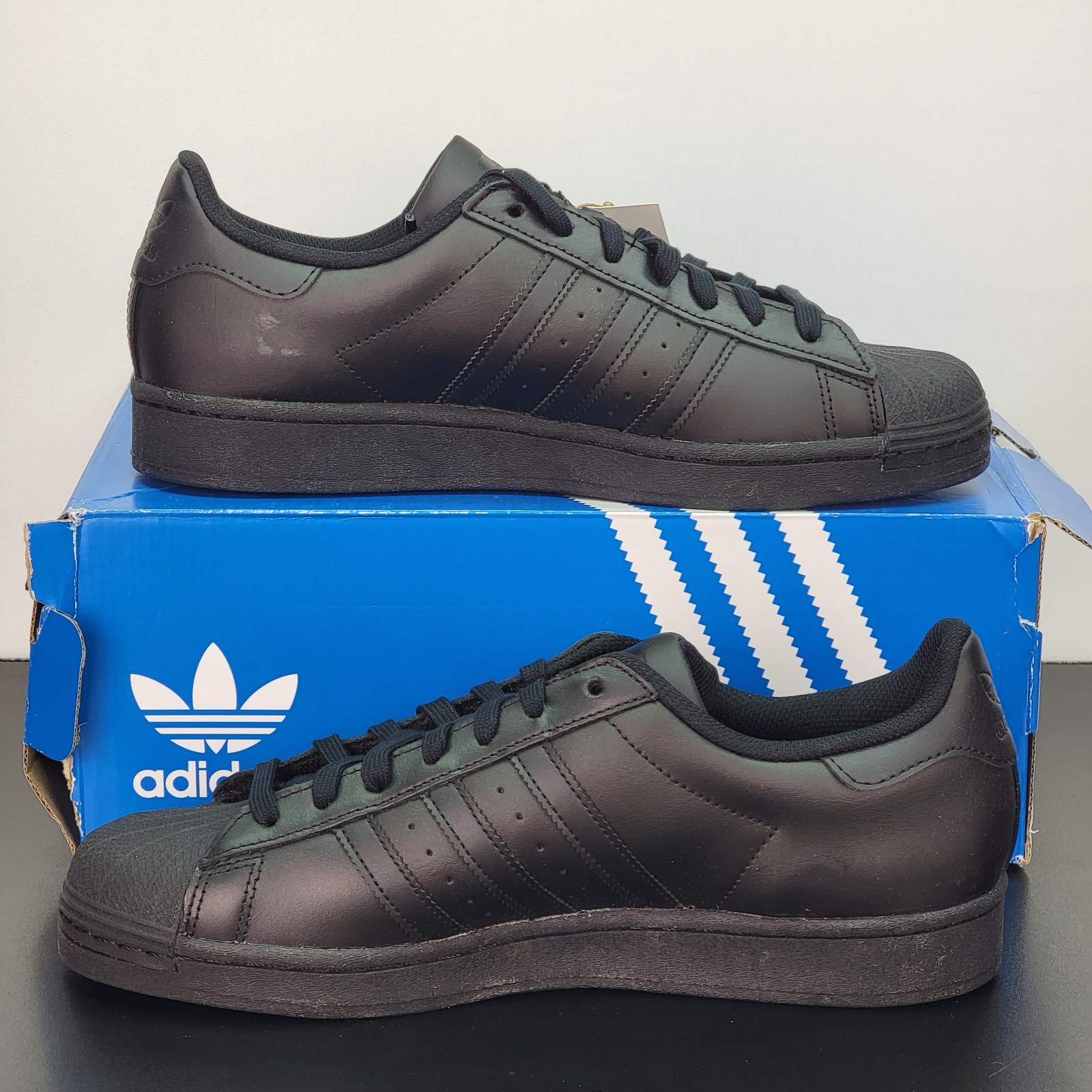 Adidas Superstar Men’s Size 10 Athletic Shoes Black Casual Footwear Sneakers