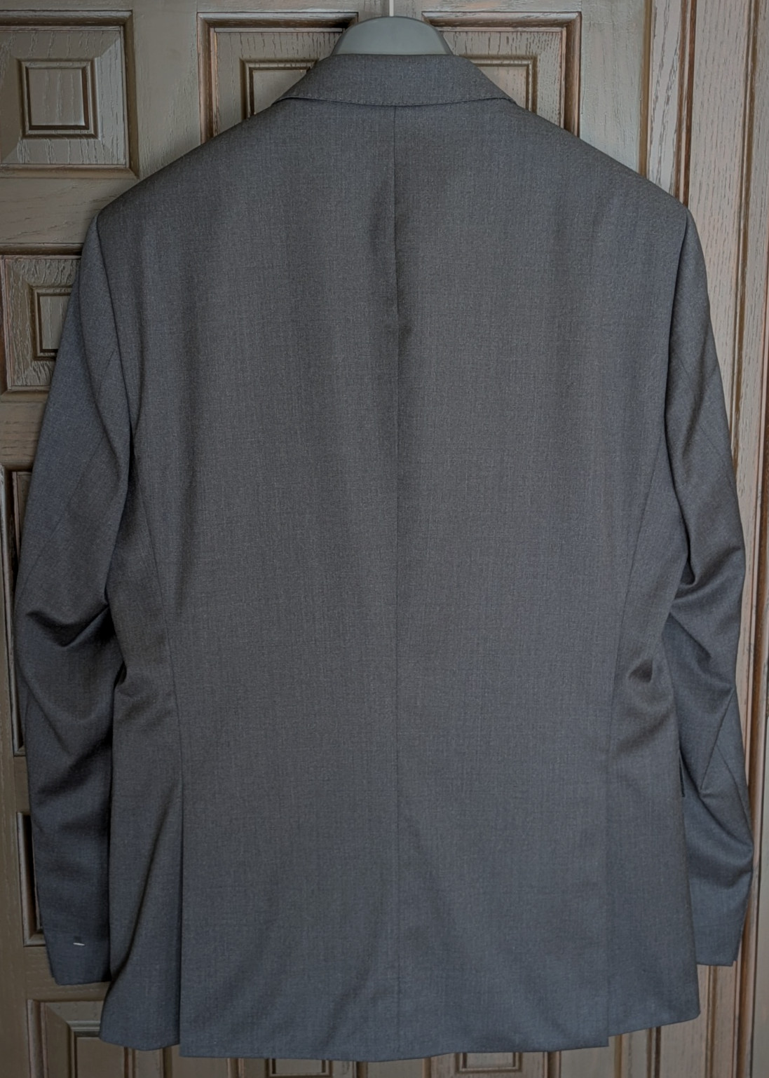 HUGO BOSS Huge 100% Virgin Wool Suit, Solid Dark Grey, Size 42 R NWOT