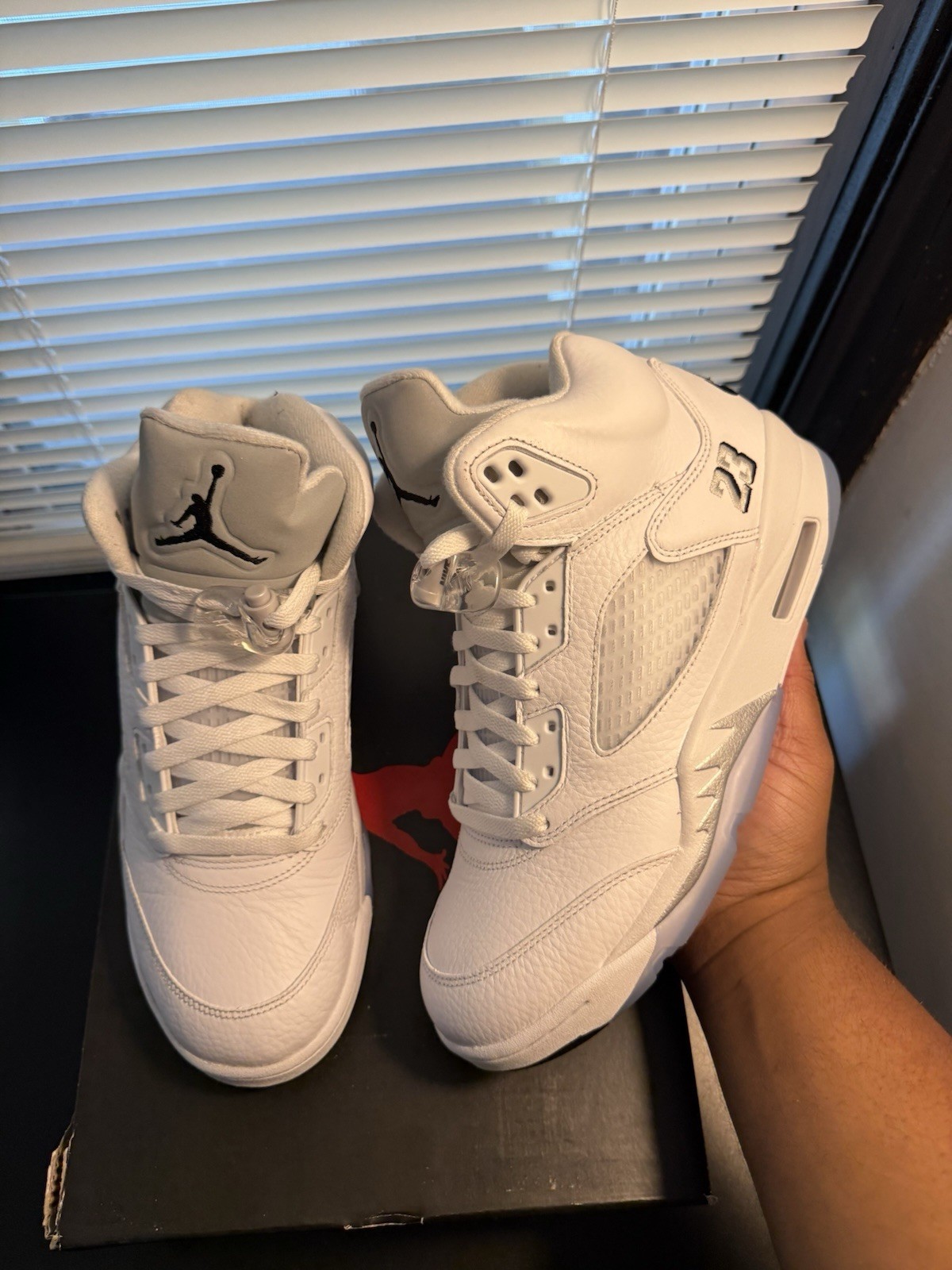 Air Jordan 5 Retro 2026 White Metallic Size 9 Worn Once