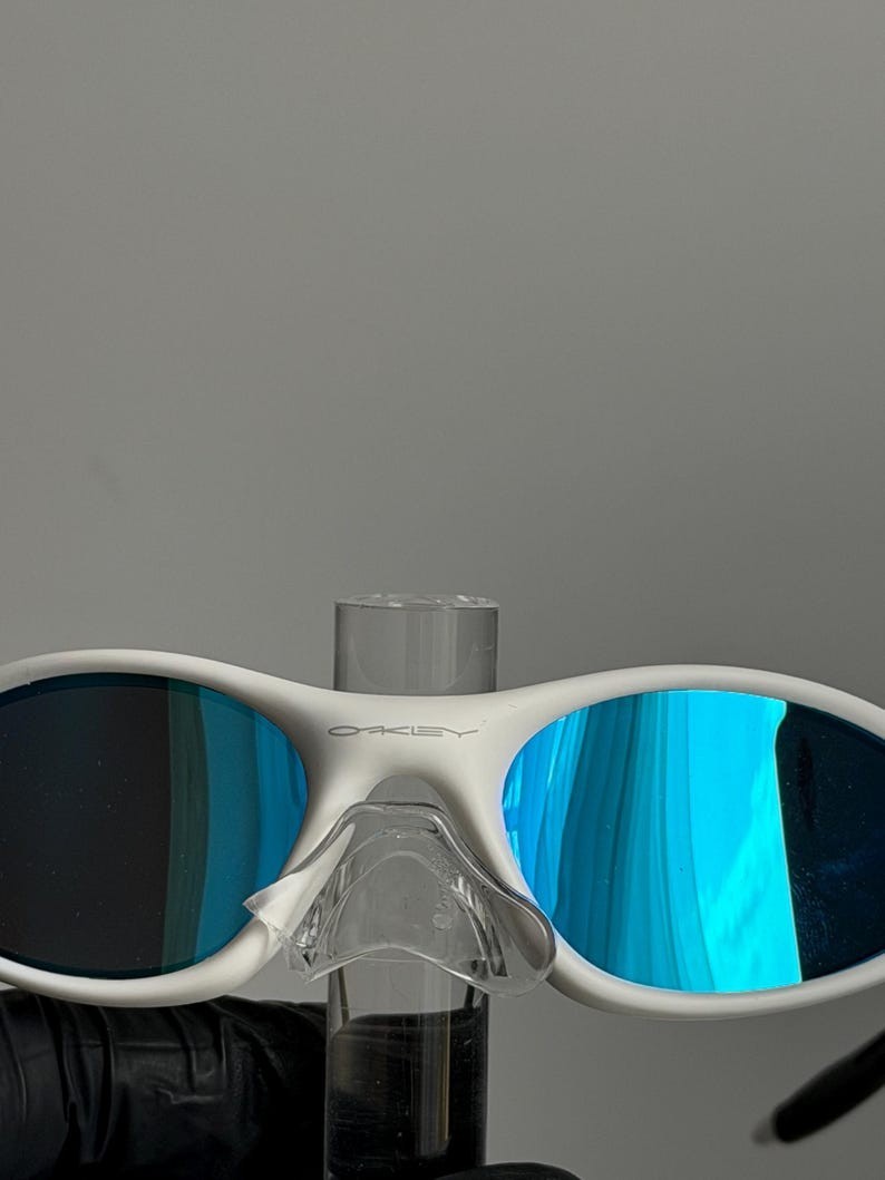 Oakley Minute 1.0 Sunglasses White Blue Y2K Gorpcore Cycling Retro