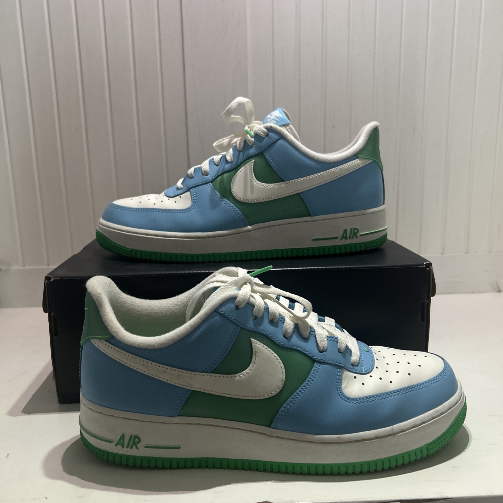 “NEW” Nike Men’s Air Force 1 ’07 Sneakers Size 11 US