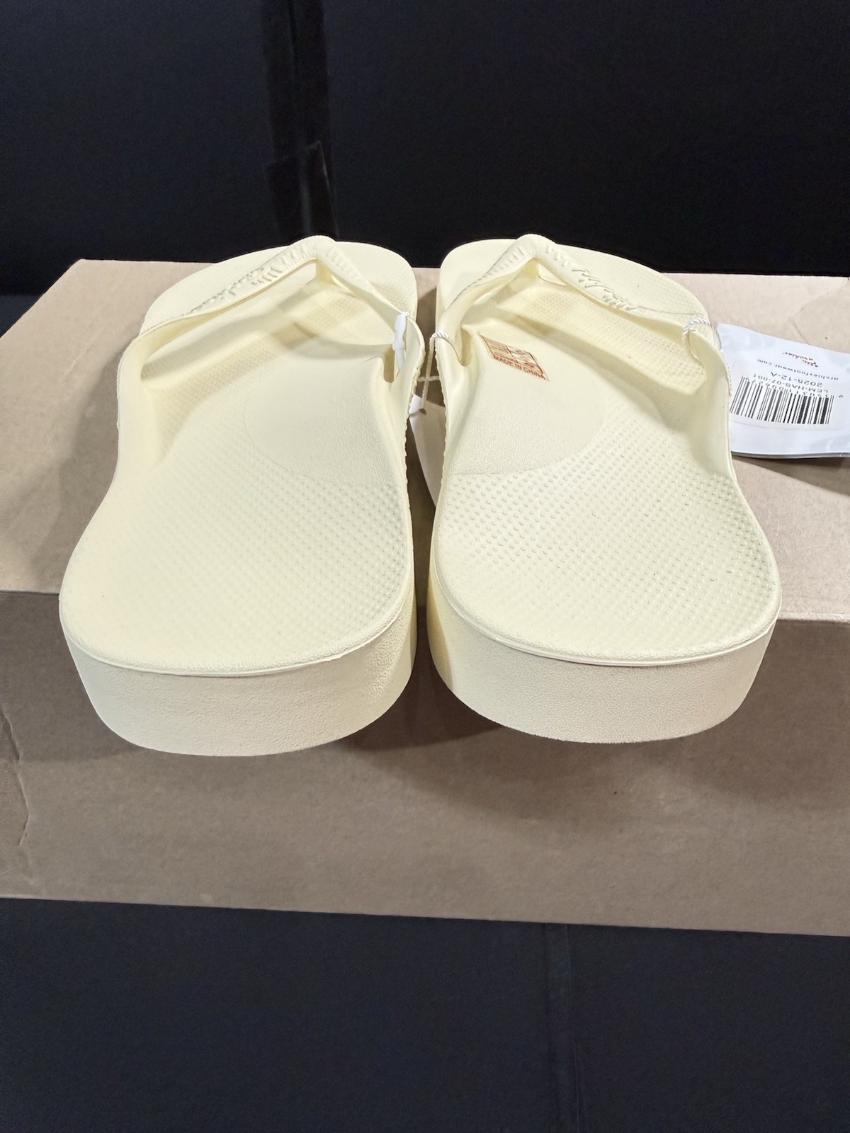 Archies Flip Flops Yellow Size M 7 W 8 NWOB