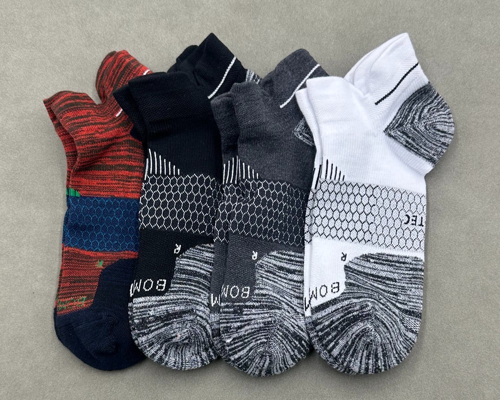 BOMBAS 4 Pairs Men’s Lightweight Running Ankle Socks Size L Unisex 4 Colors Mix