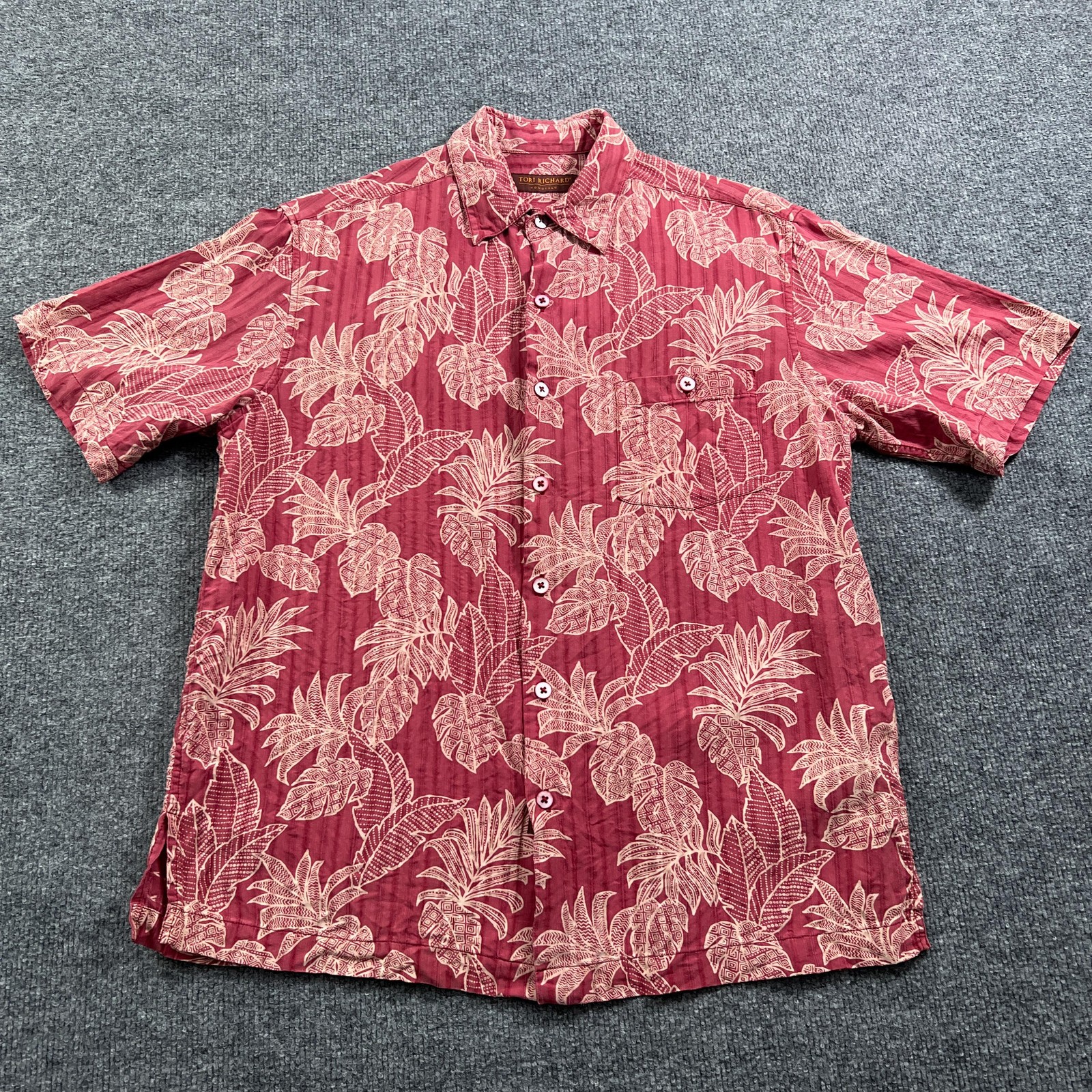 Tori Richard Shirt Mens Small Red Pineapple Hawaiian Aloha Silk Rayon Button Up