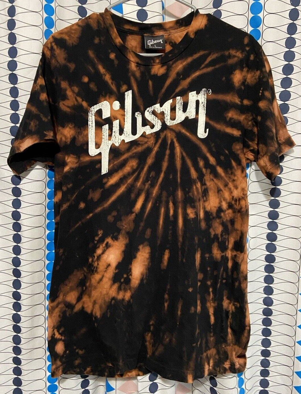 Gibson Guitar T-shirt (music instrument company) / bleach tie-dye / small
