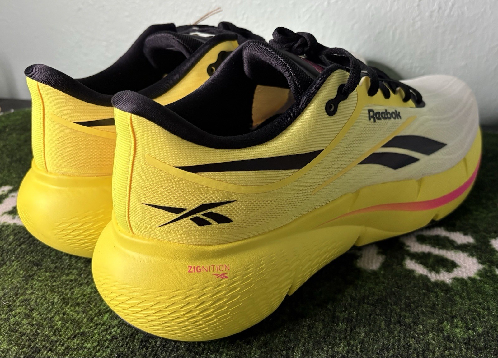 US Men’s 12 – Reebok Zignition Running Shoes “Electric Yellow Black” 100228713