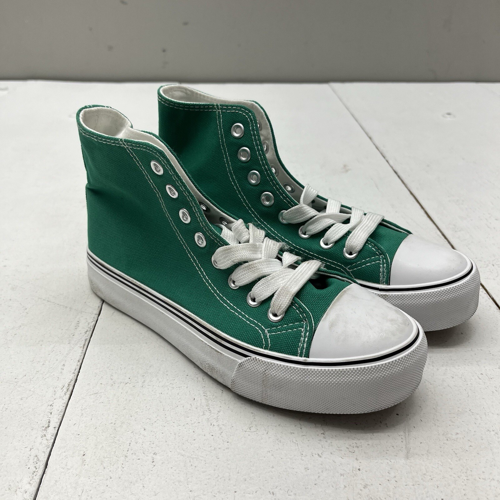 Green Canvas High Top Sneaker Lace Up Casual Shoes Unisex Adult 7 Women / 5 Men