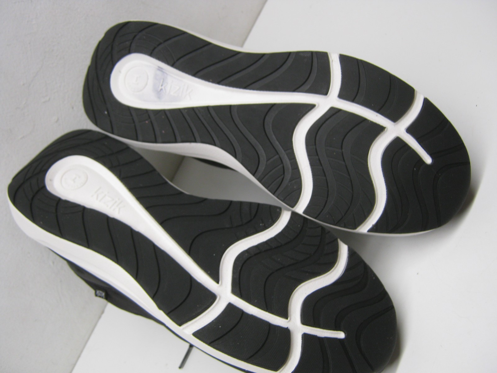 Kizik Athens 2 Black Men’s Athletic Sneaker Sz 14 Hands Free New Without Tags
