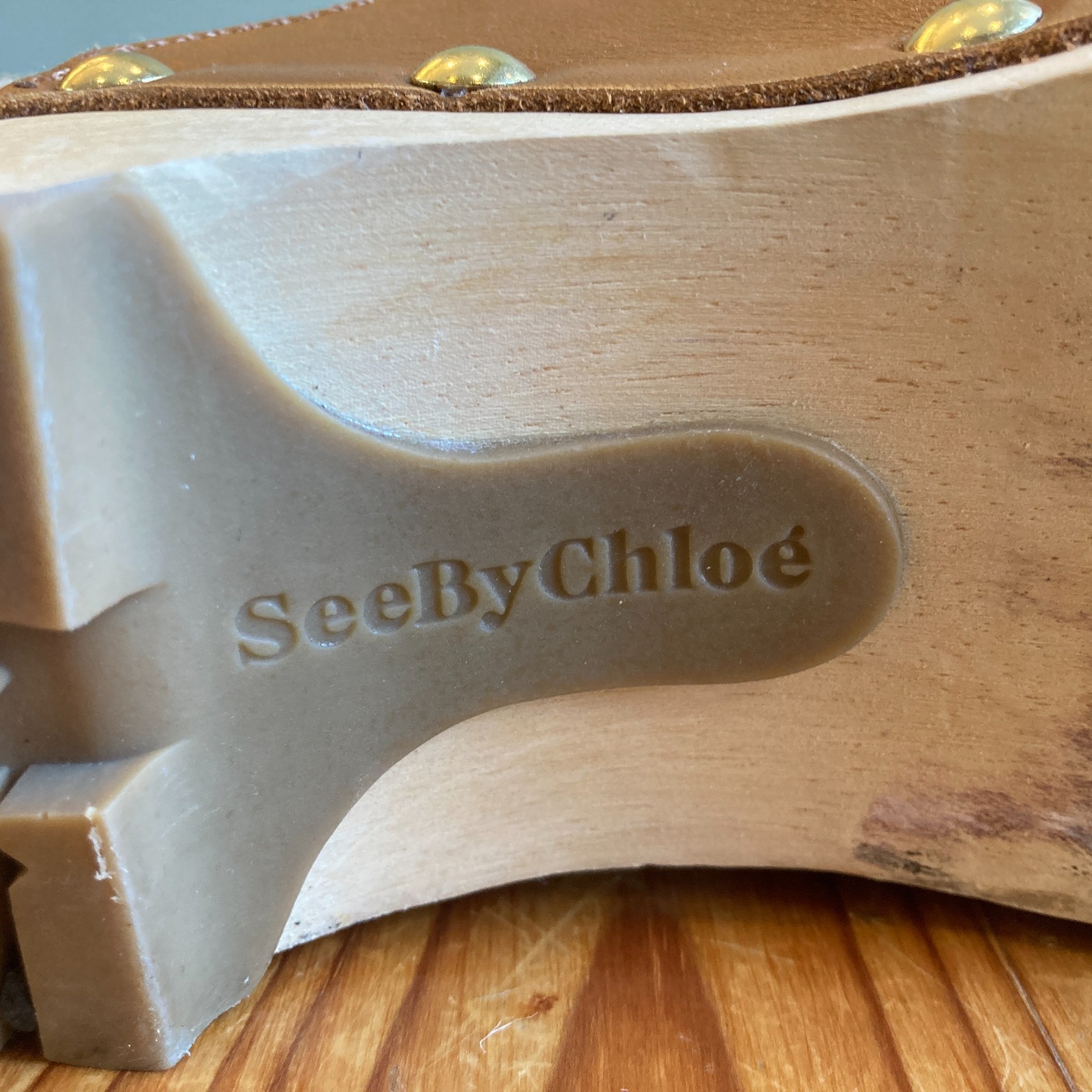 See by Chloe Cognac Brown Leather Studded Viviane Clogs – Size 40 / 9.5 – 0131AG