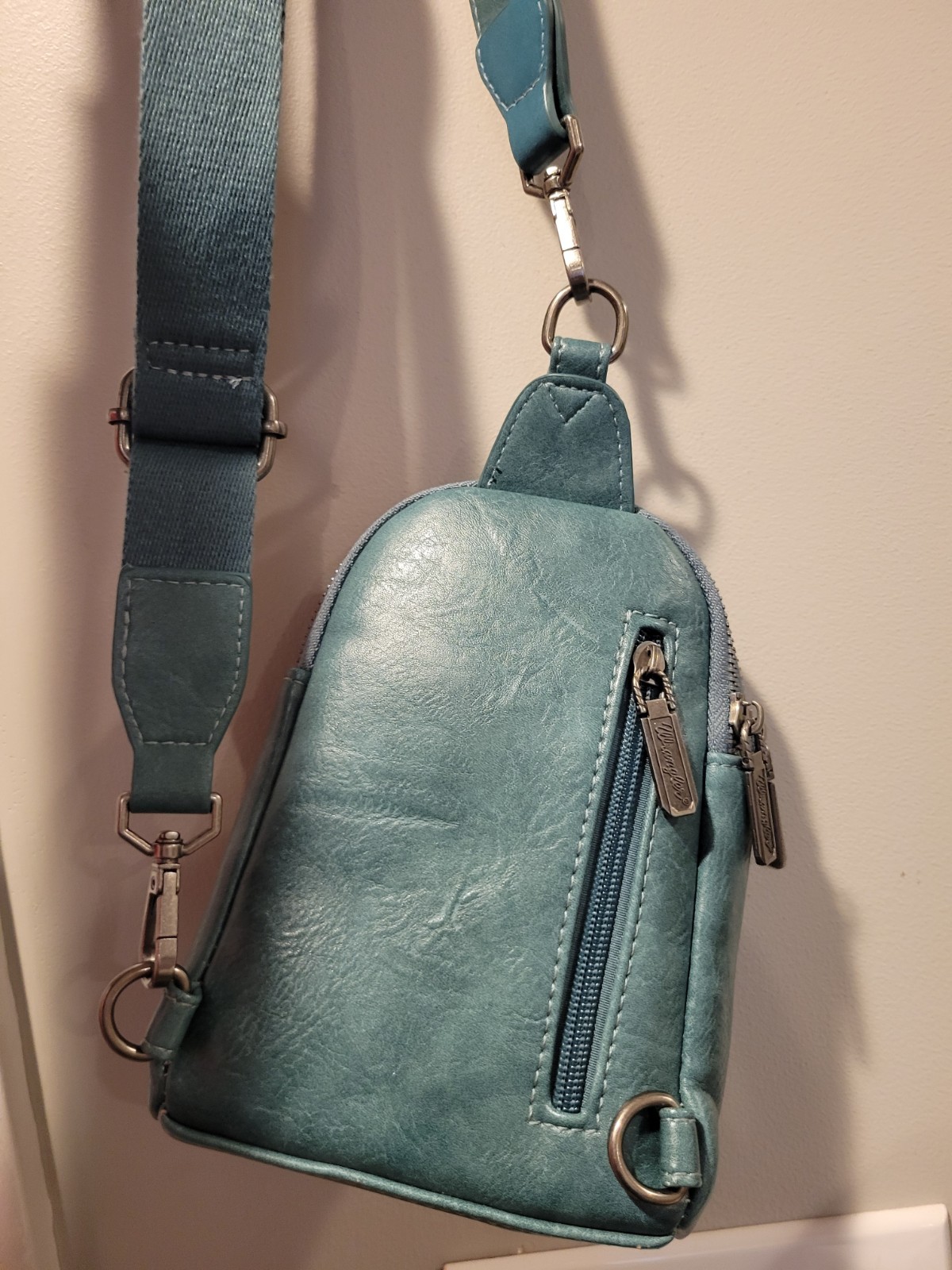 NWOT Wrangler Teal Sling Crossbody Strap Turquoise Purse Western Cowboy