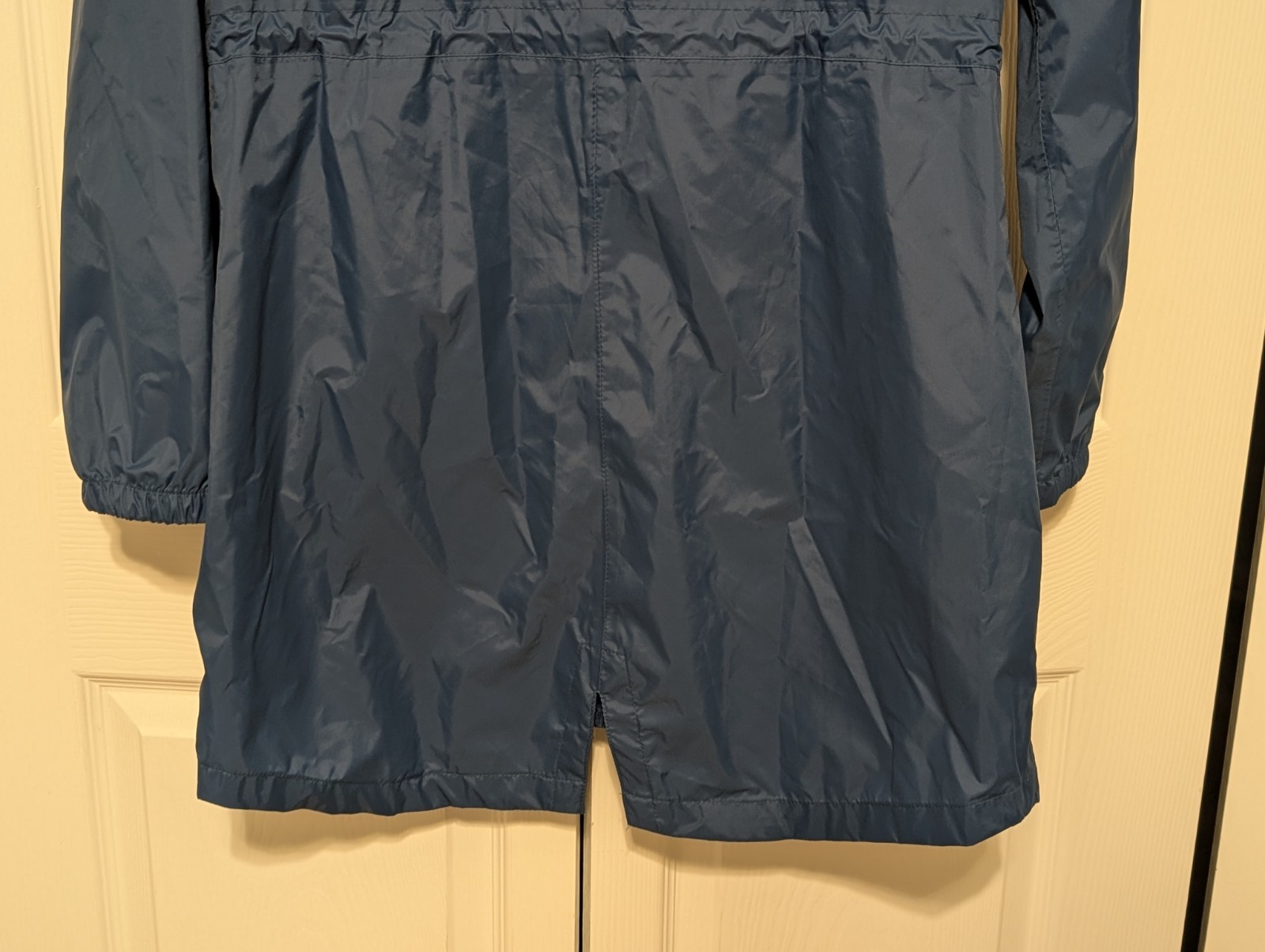 33,000 Ft Rain Jacket Medium Packable Hooded Sealed Seams Water & Wind Proof NEW