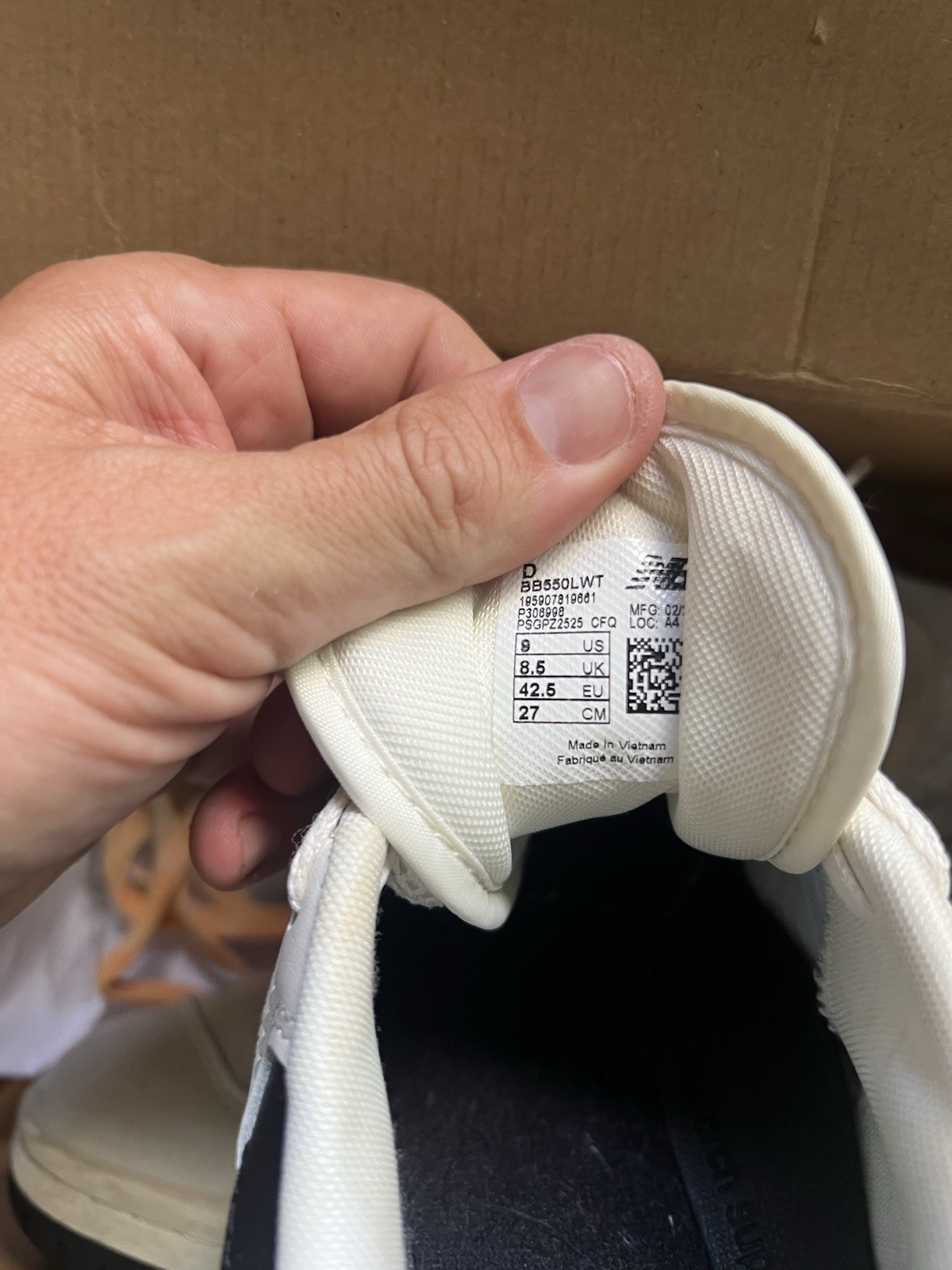 New Balance 550 Men’s Sea Salt Team Royal White Comfort Walking Sneakers Size 9