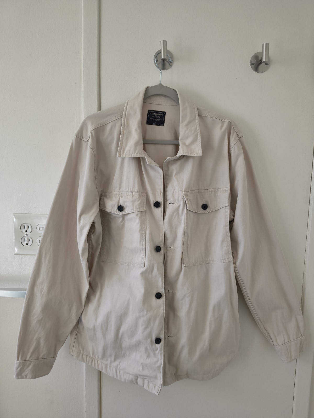 ✨ ABERCROMBIE & FITCH ✨ 🤍 Classic Beige Utility Jacket 🖤 Button Front Closure