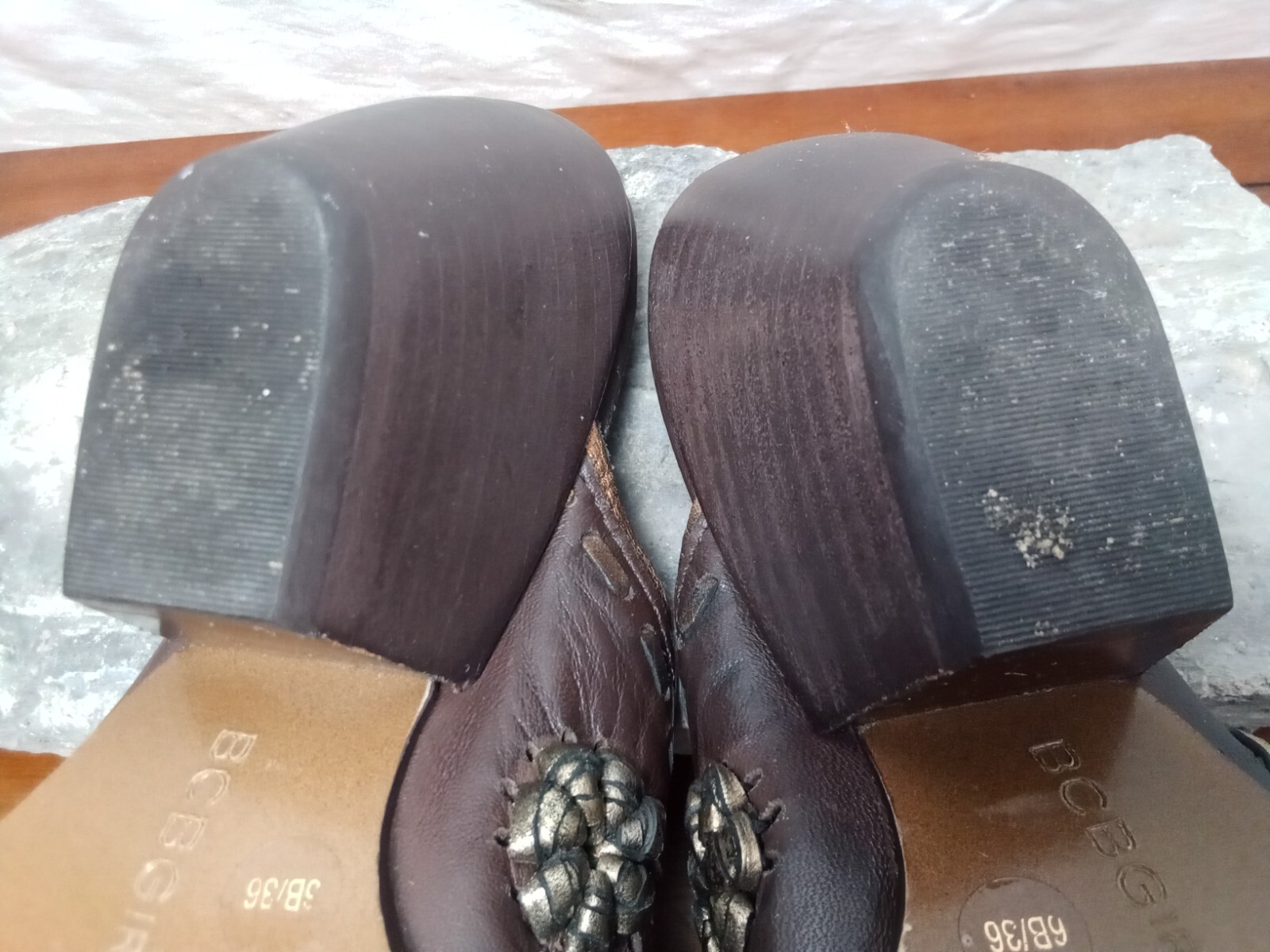 BCBG Women’s Sz. 6 B / 2.25 in Block Mule Witch Clogs thick soft leather