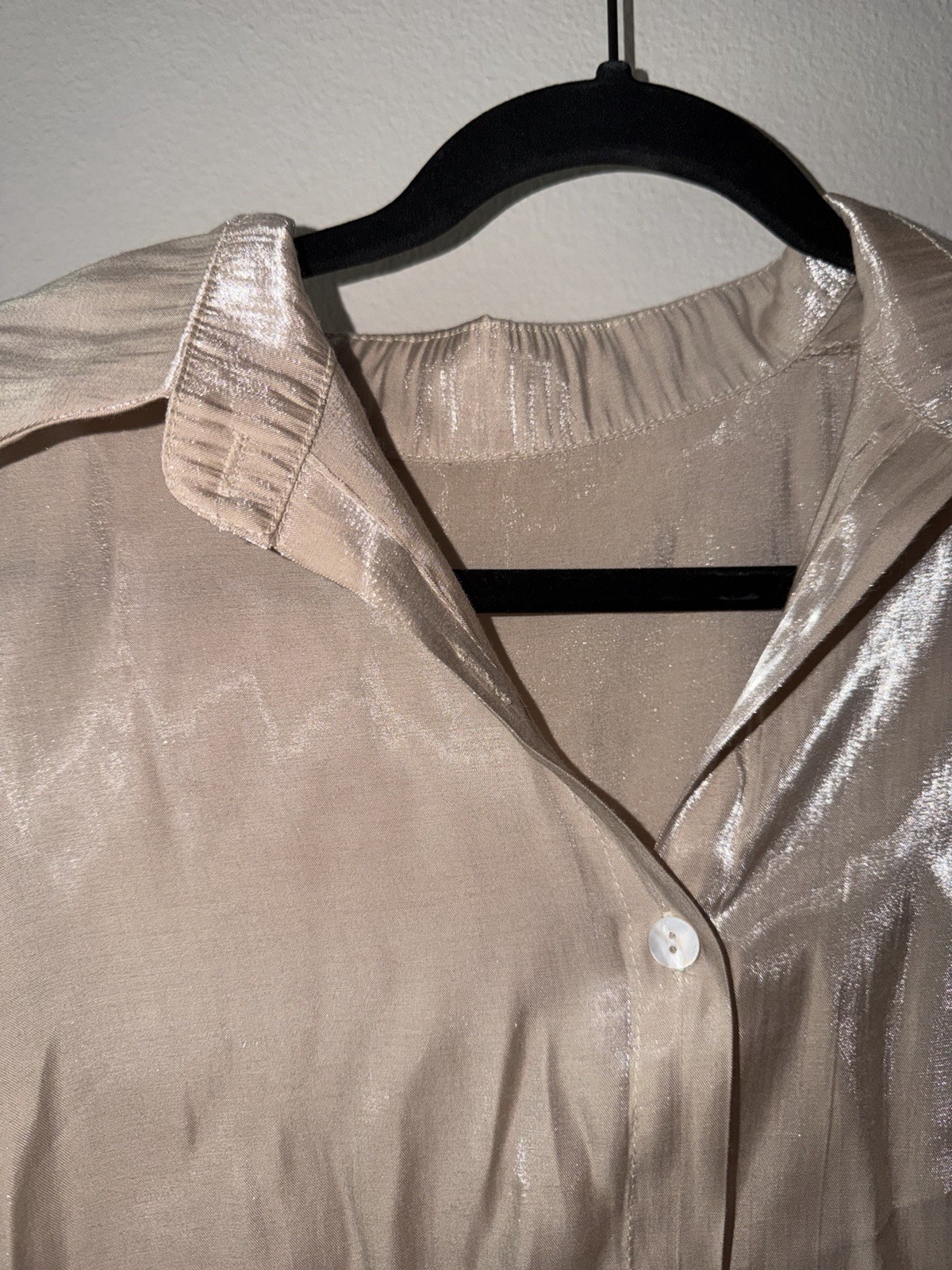 HM Women’s M Beige Solid Collared Long Sleeve Button-Front Blouse Top