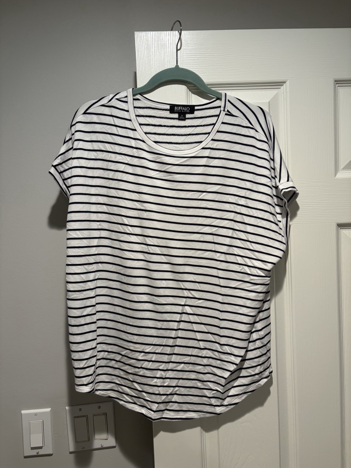 Buffalo David Bitton Women’s White/Navy Striped Scoop Neck Rolled Sleeve Tee M
