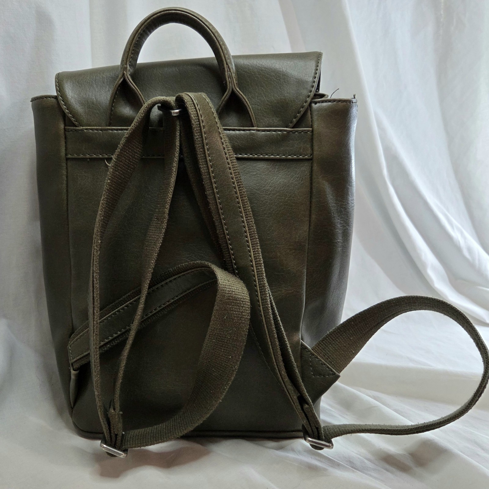 Matt & Nat Vegan Leather Flap Women’s Backpack-Black-Classic-Designer-Luxury