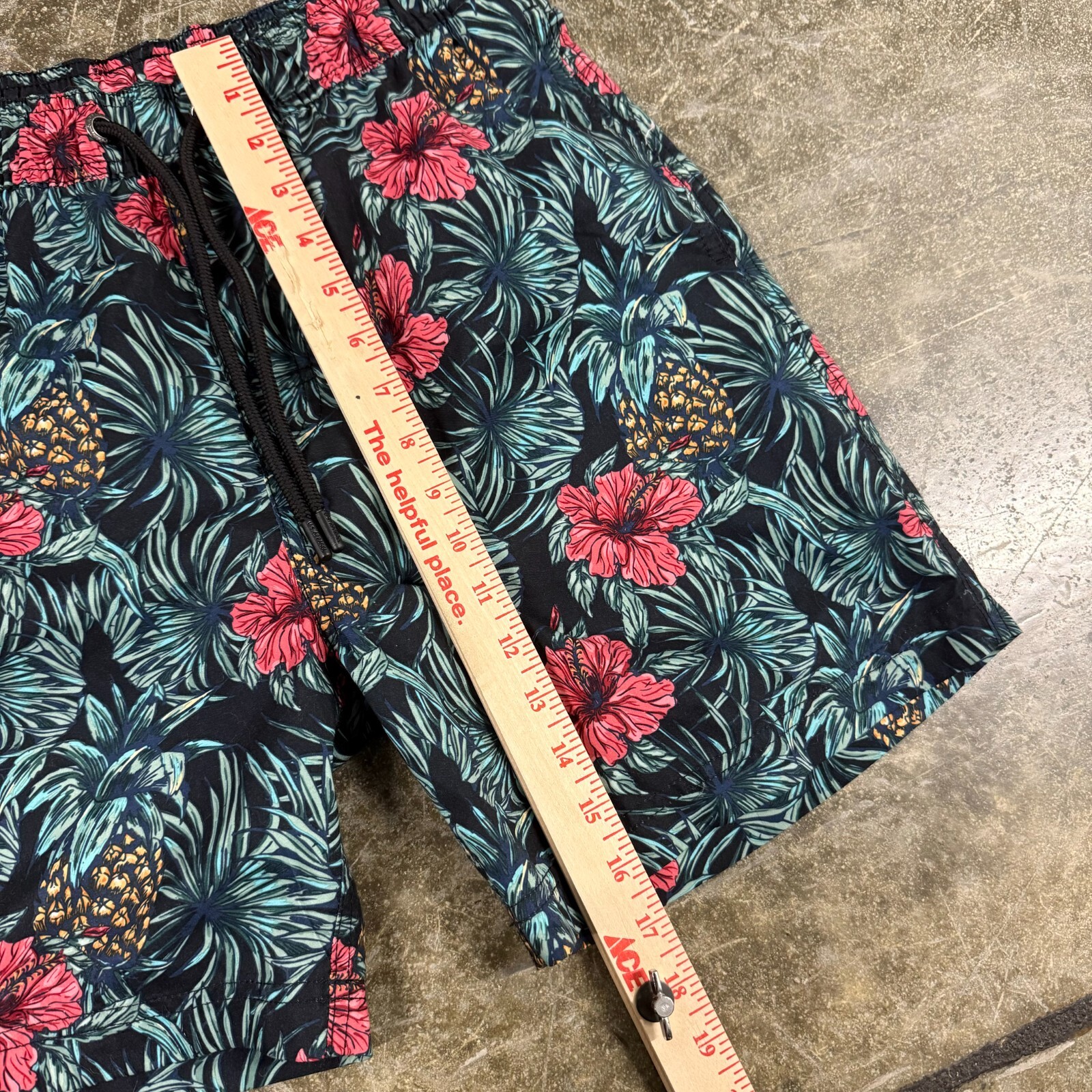 U.S. Apparel Board Shorts Mens Small Multi Pineapple Print Swimwear Drawstring