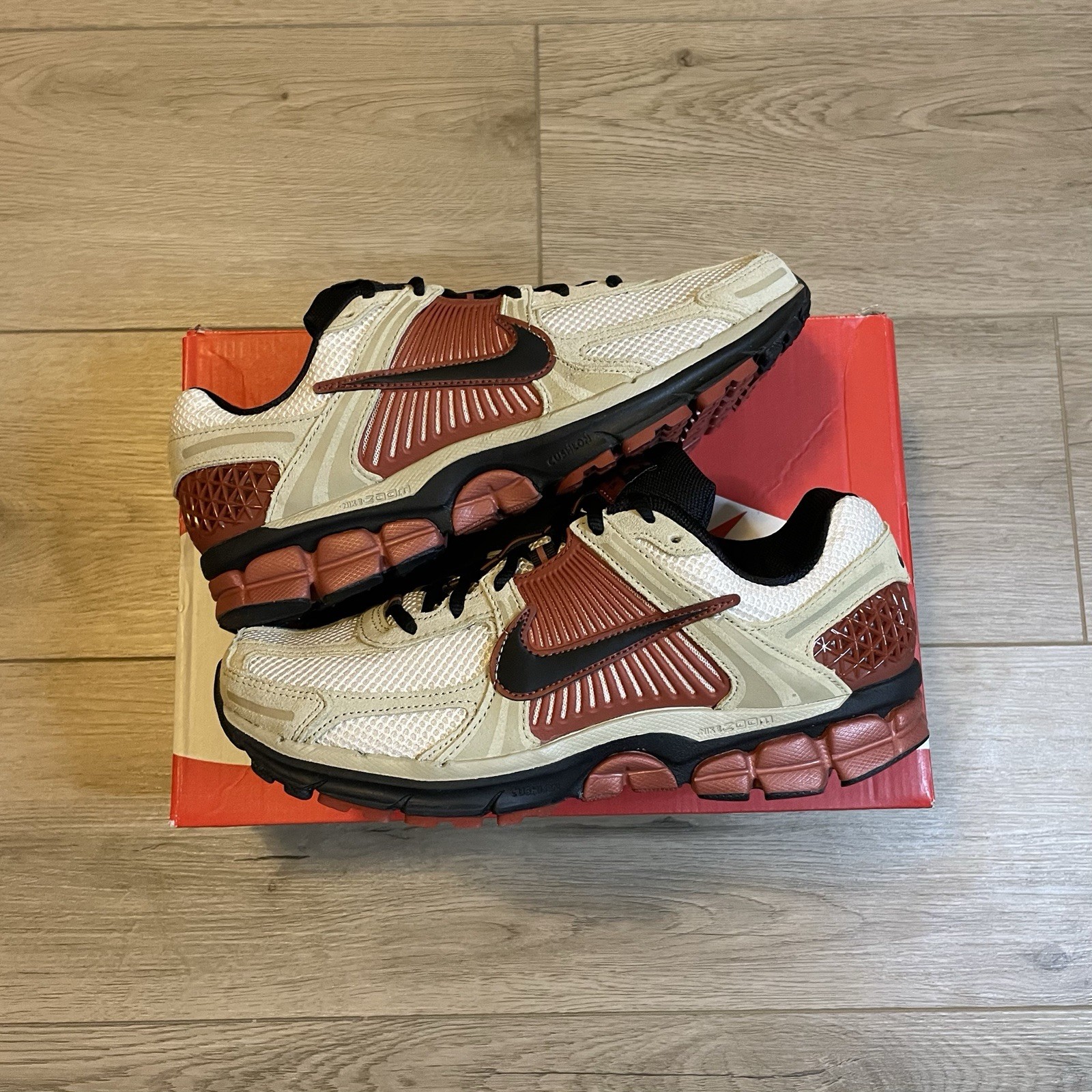 Size 9 – Nike Air Zoom Vomero 5 “Desert Khaki Maroon” (NEW) | HF1553-201