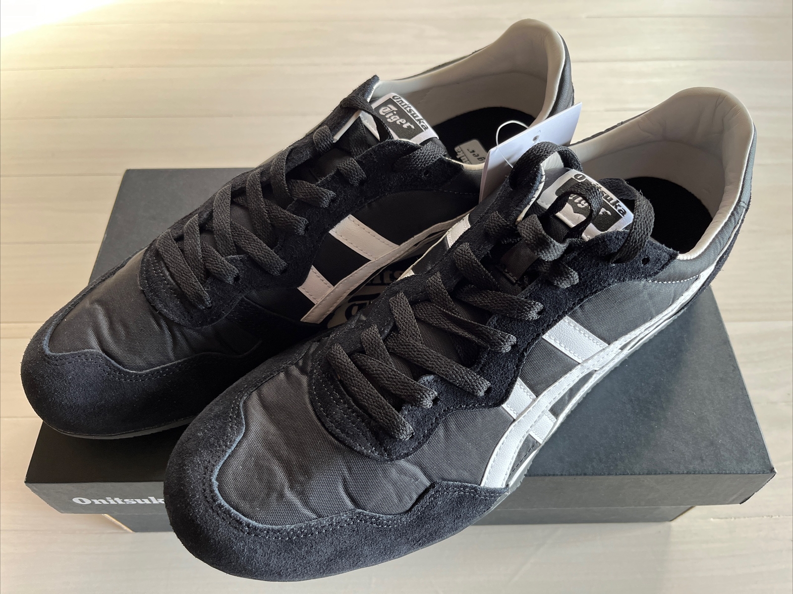 Onitsuka Tiger SERRANO 1183B400 001 Black/White Unisex Shoes