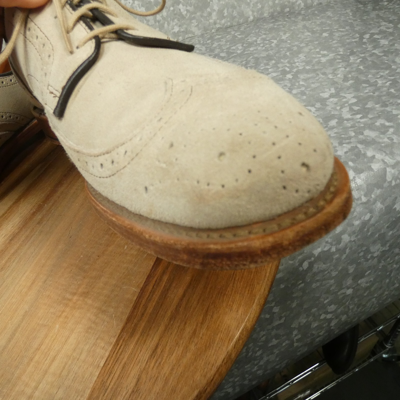 Allen Edmonds Player’s Shoe Mens 9B Beige Suede Wingtip Oxfords