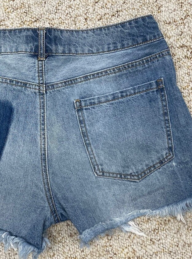 Forever 21 Jean Shorts Women’s Tag Size 28 Distressed Denim Cut Off (Waist 30″)