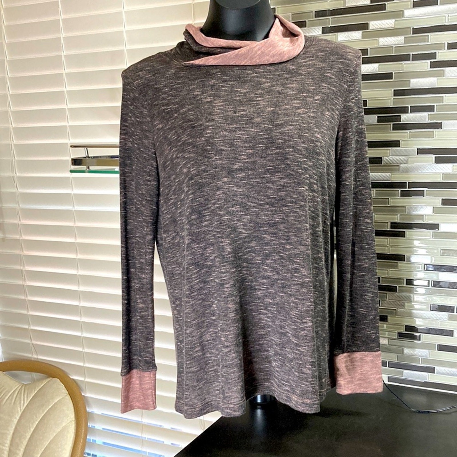 Lime n Chili long sleeve cowl neck tunic. Grey and pink merle. Size small