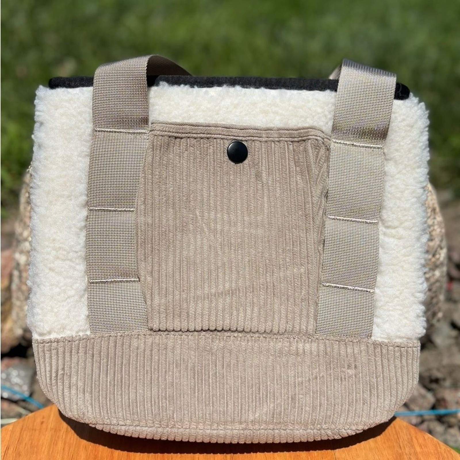 KAVU Brimley Pebble Beach Beige and White Bag Tote (13.5 in x 10.75 in)