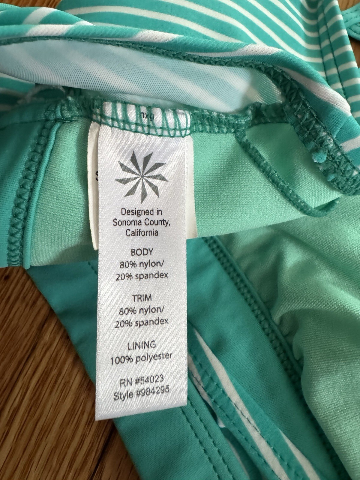 Sz XL Athleta Turquoise And White Stripe Swim Top With Light Padding