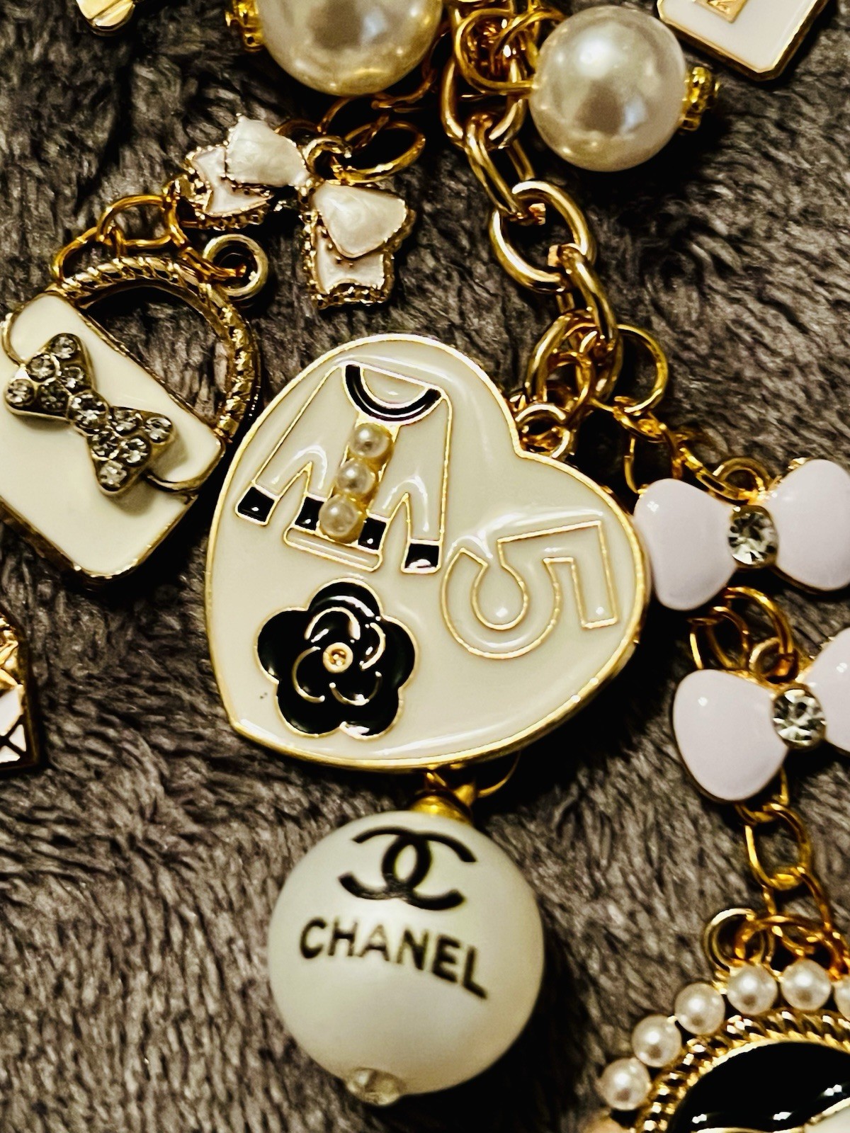 🎀🛍️Chanel Gold White Logo Bow & Bag Pearl Rhinestone Charm Keychain🛍️🎀