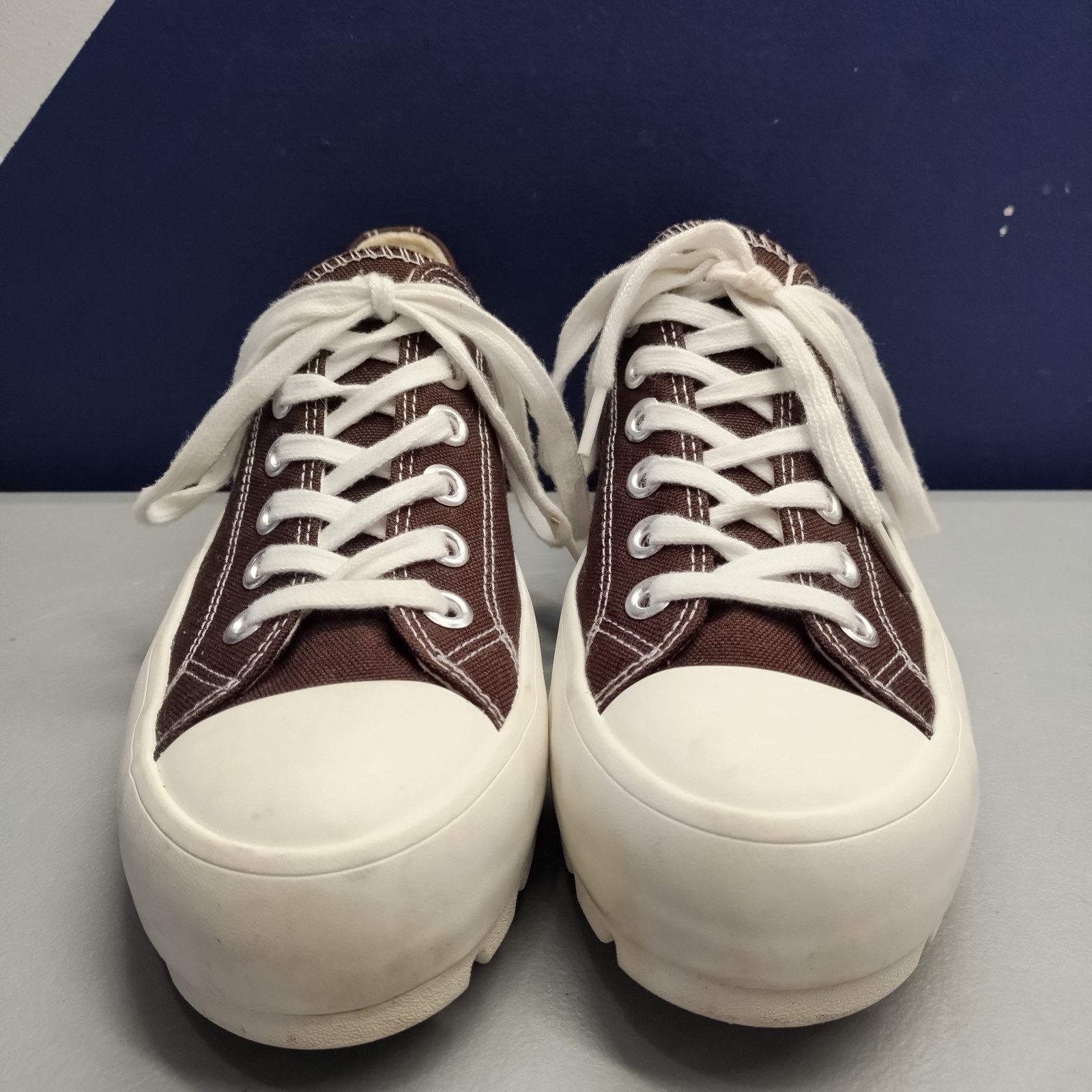 Cushionaire Vasco Platform Sneakers Womens 8M Brown White Upper Fabric Lace Up