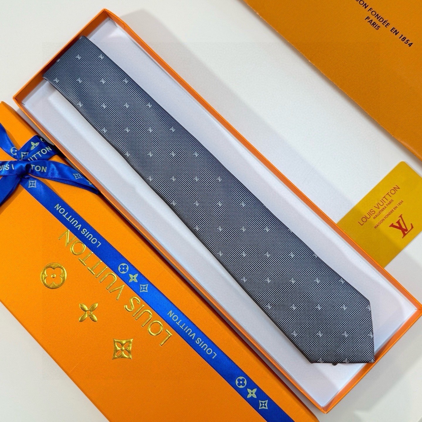 Louis Vuitton Men’s Gray Silk Tie White Geometric Logo Pattern Classic