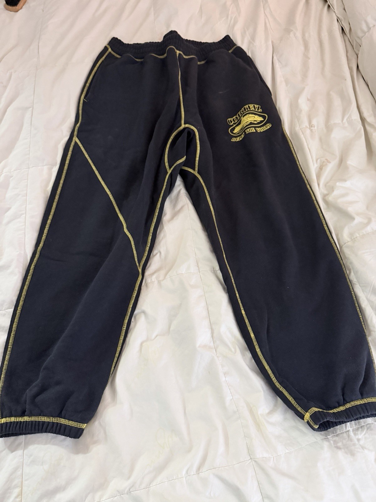 Corteiz Alcatraz Contrast Black Yellow stitching Sweatpants Size Medium Men’s.