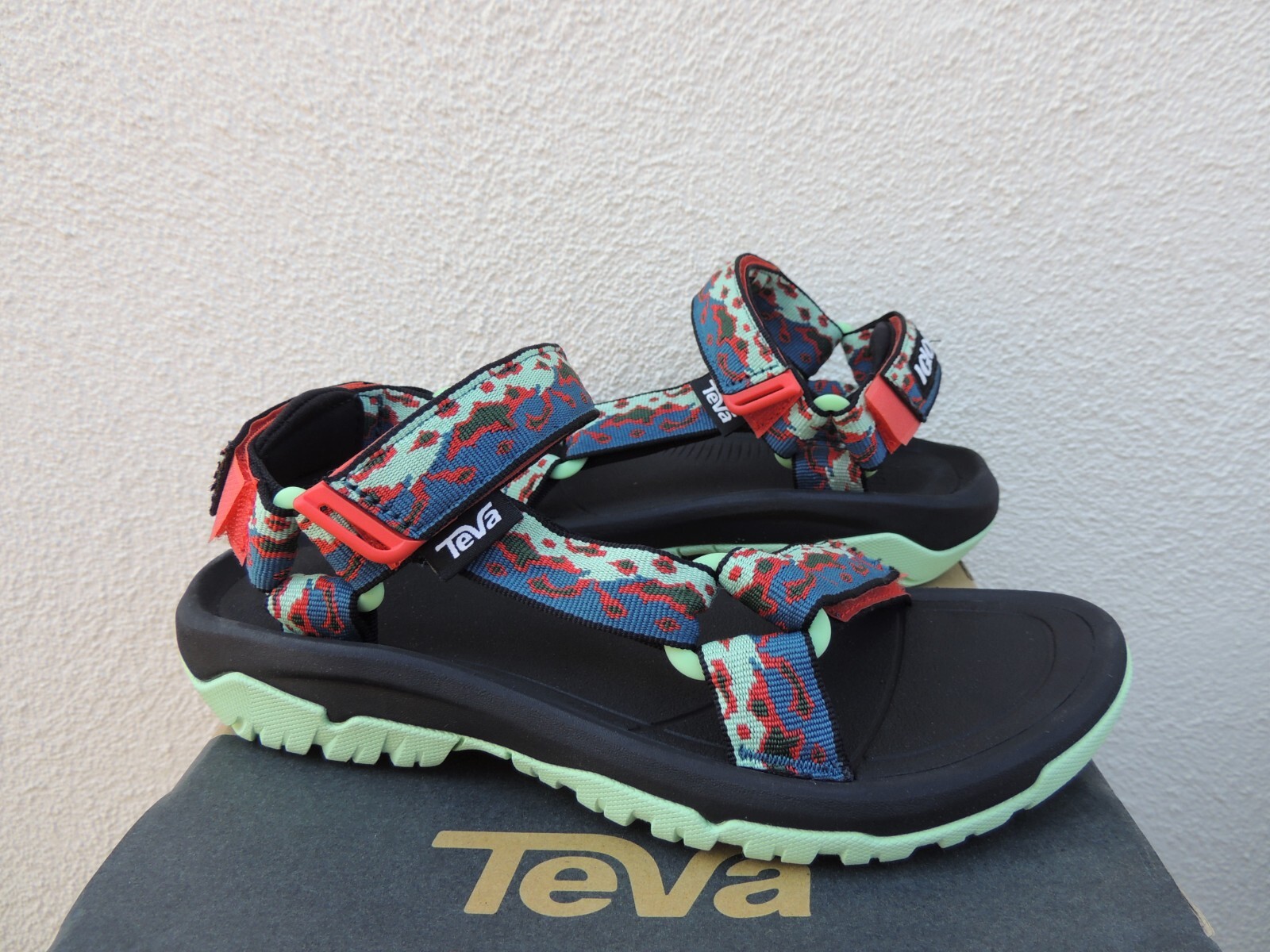 TEVA X IGLOO BRIGHT GEO HURRICANE XLT2 SPORT SANDALS, WOMEN US 7/ MEN 5 ~NEW