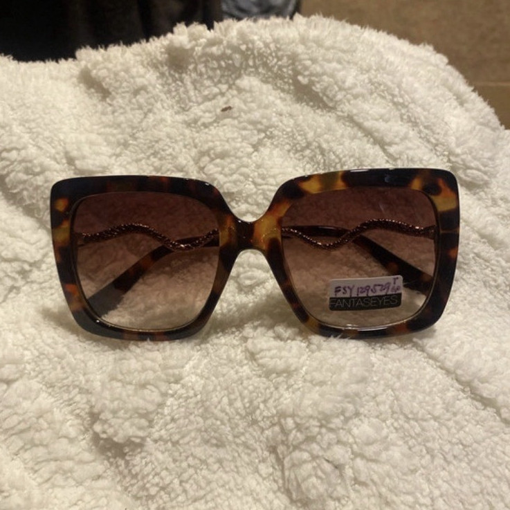 FANTASEYES Oversized Square Tortoise Shell Sunglasses Brown Gradient UV400