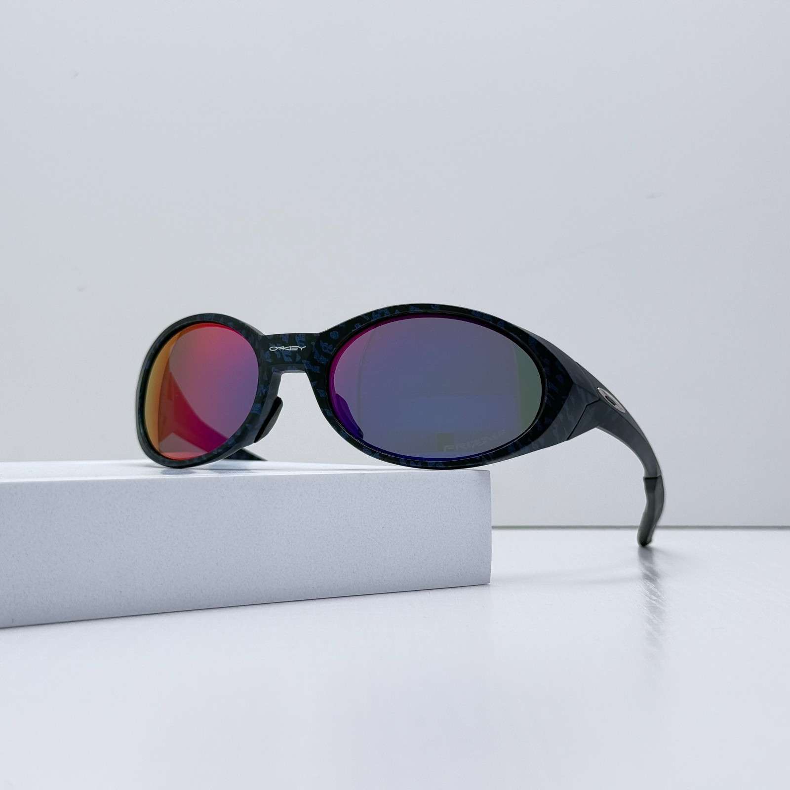 Oakley OO9438 Eye Jacket Redux Planet X Red Iridium Polarized New