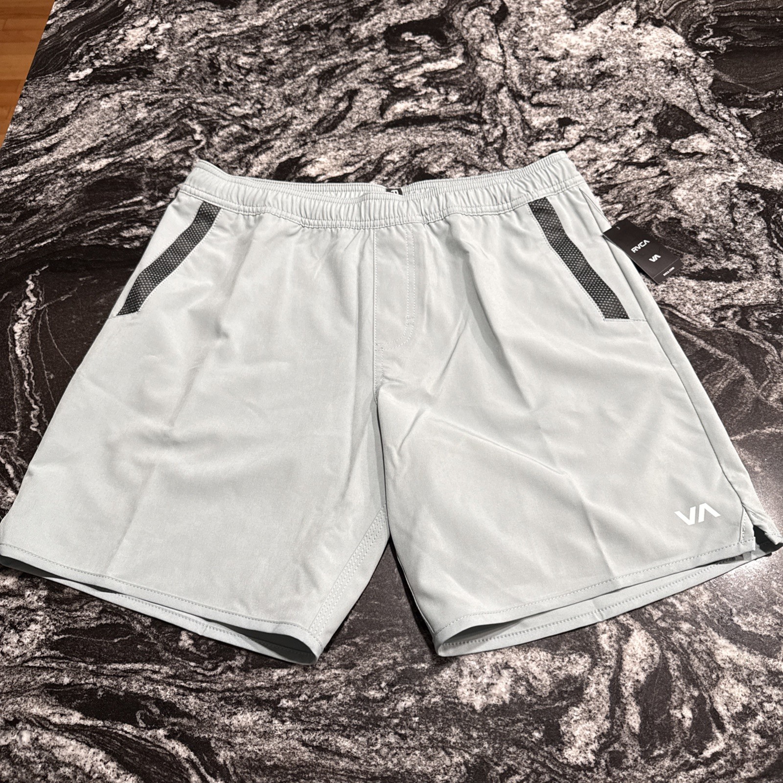 RVCA Kevin EW Hybrid 17” Shorts Scrubs Green Mens Size Small NWT $66