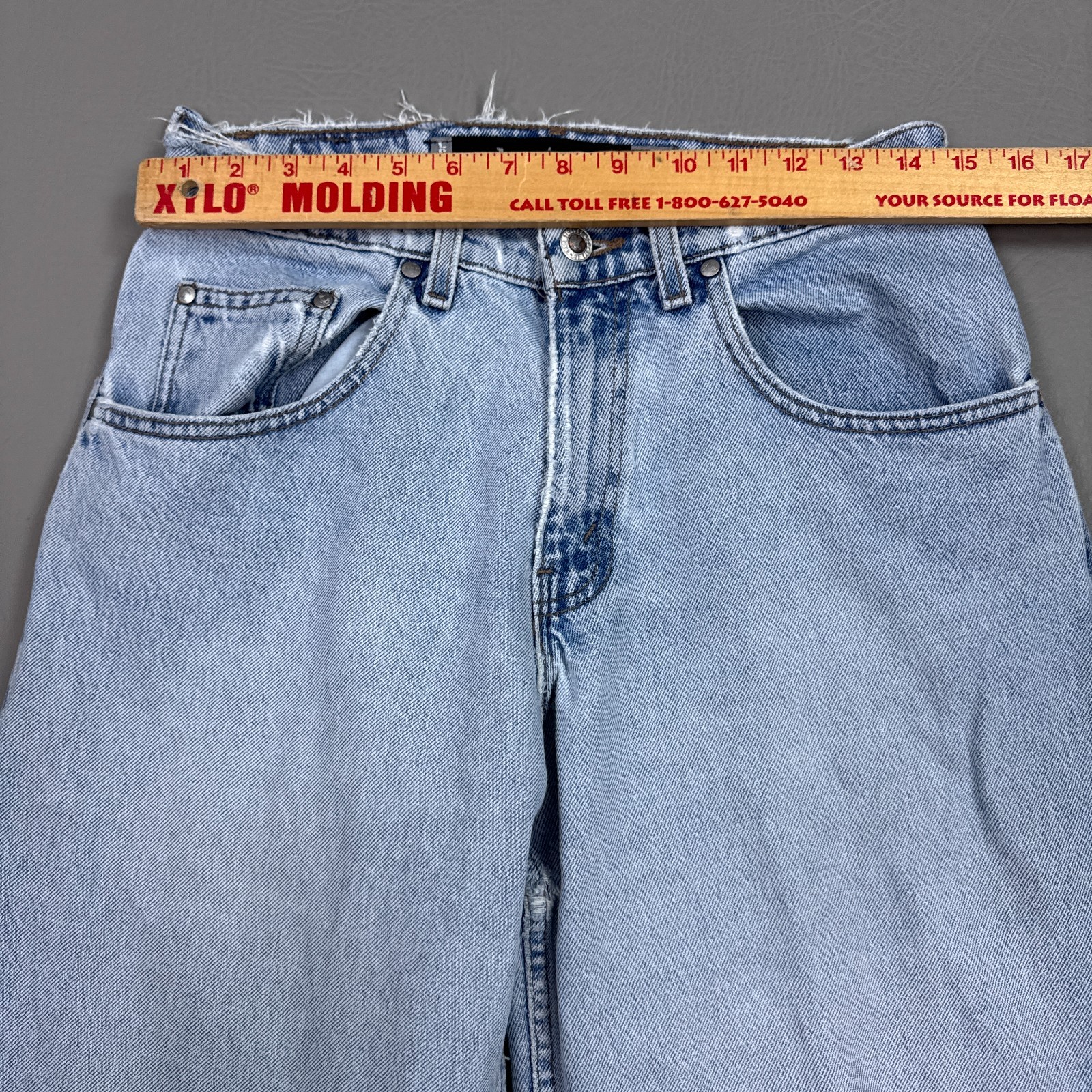 Vintage Levis SilverTab Jeans Mens 30×32 Blue Baggy 90s Made USA Thrashed Faded