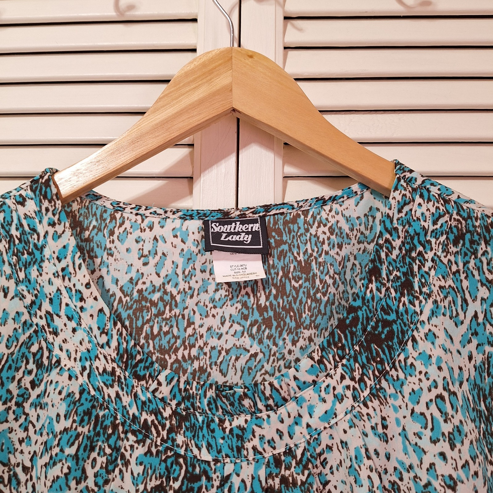 Southern Lady Womens Size M Cap Sleeve Pullover Top Blouse Blue Animal Print