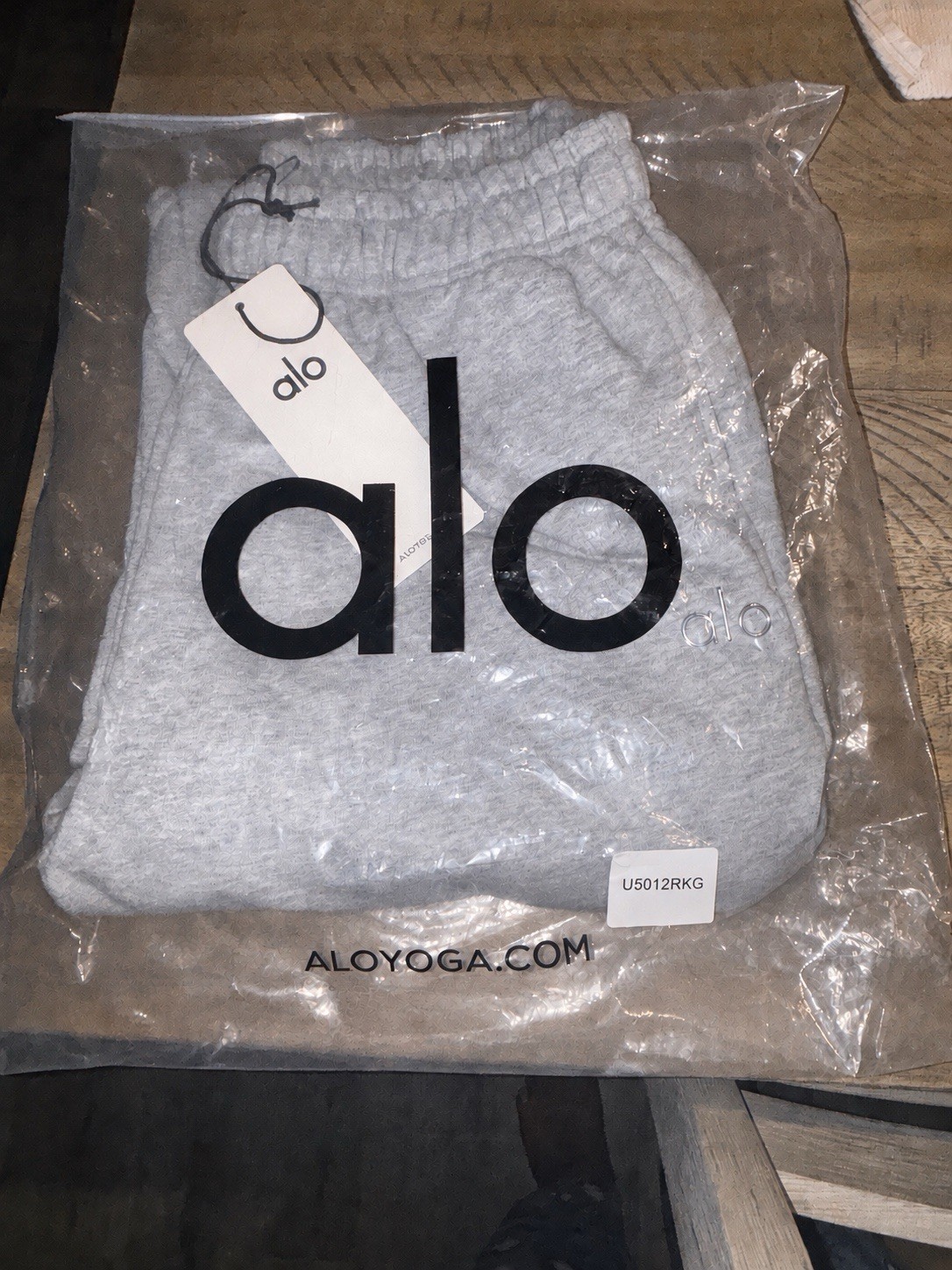 Alo Women’s Gray Fleece Sweatpants Size M Drawstring Pockets Yoga
