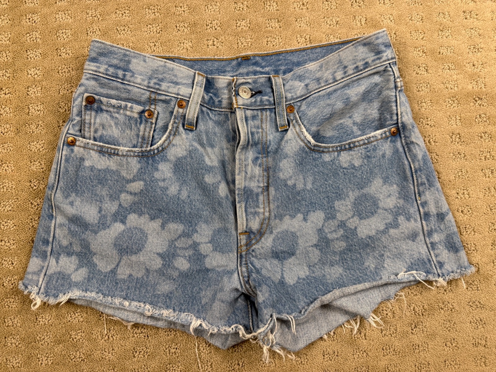 Womans Levis 501 Shorts Distressed Cutoff Athens Blossom Floral Wash Flowers W28