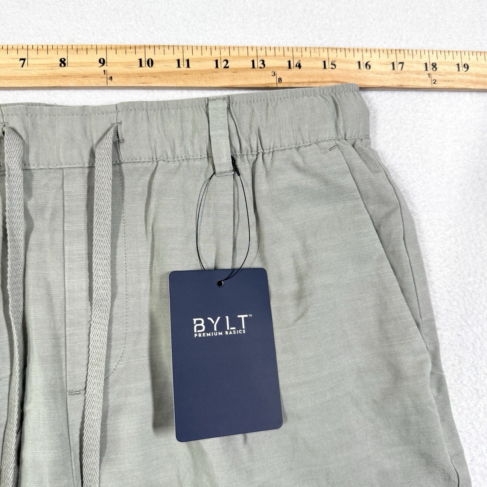 BYLT Shorts Men Medium Paloma 2.0 in Willow Green 6″ Inseam Pull On Coastal NWT